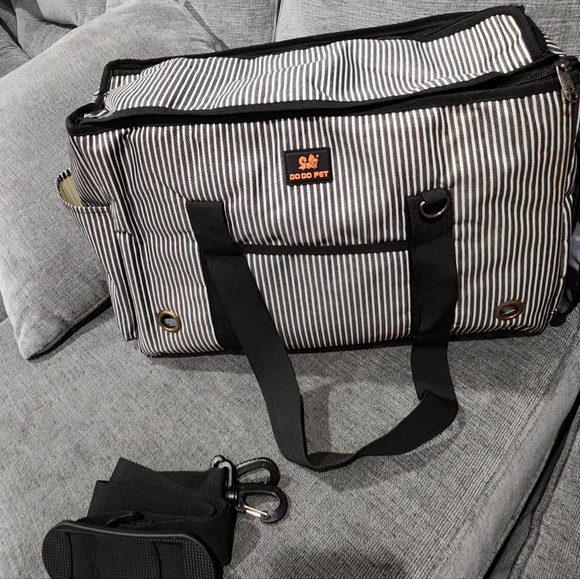 Striped Black and White pet carrier - Picture 4 of 9